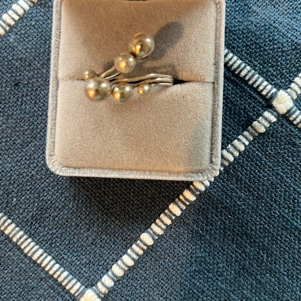 925 real silver beautiful ring. In 💕pre owned condition. Between 6 1/2 n 7